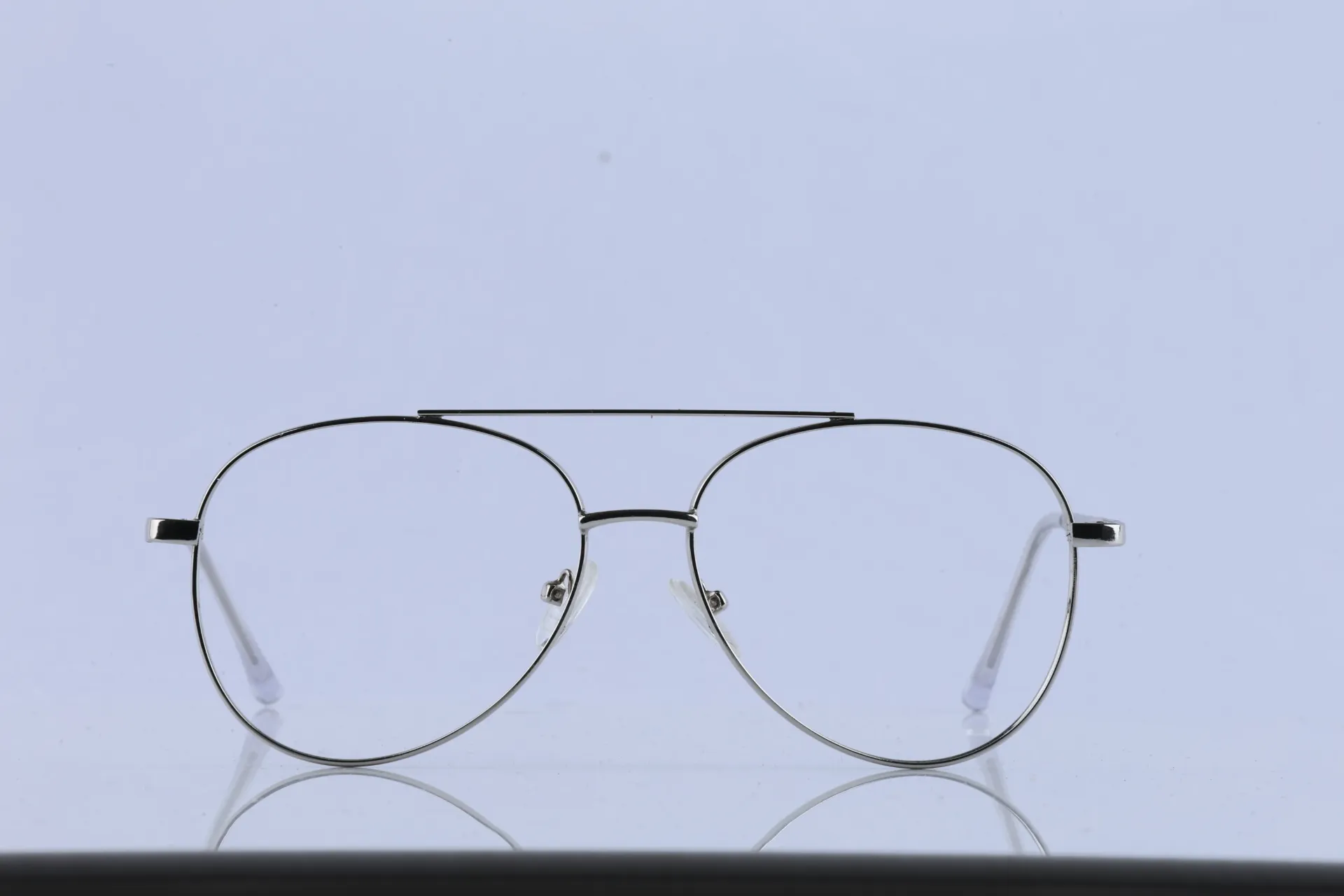 Sleek Aviator Frame - Polished Silver