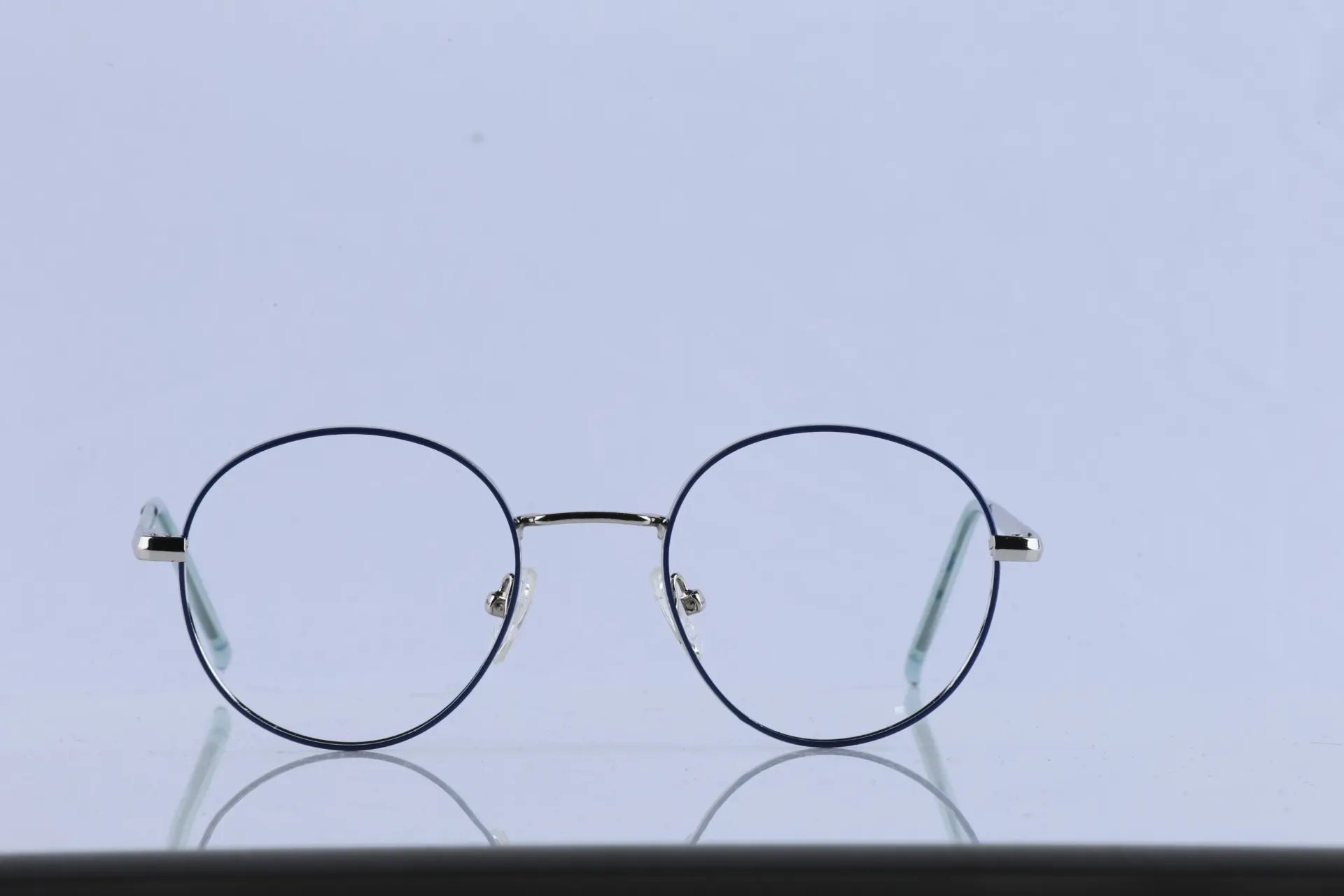 Retro Round High-Shine Metal Frame in Polished Silver