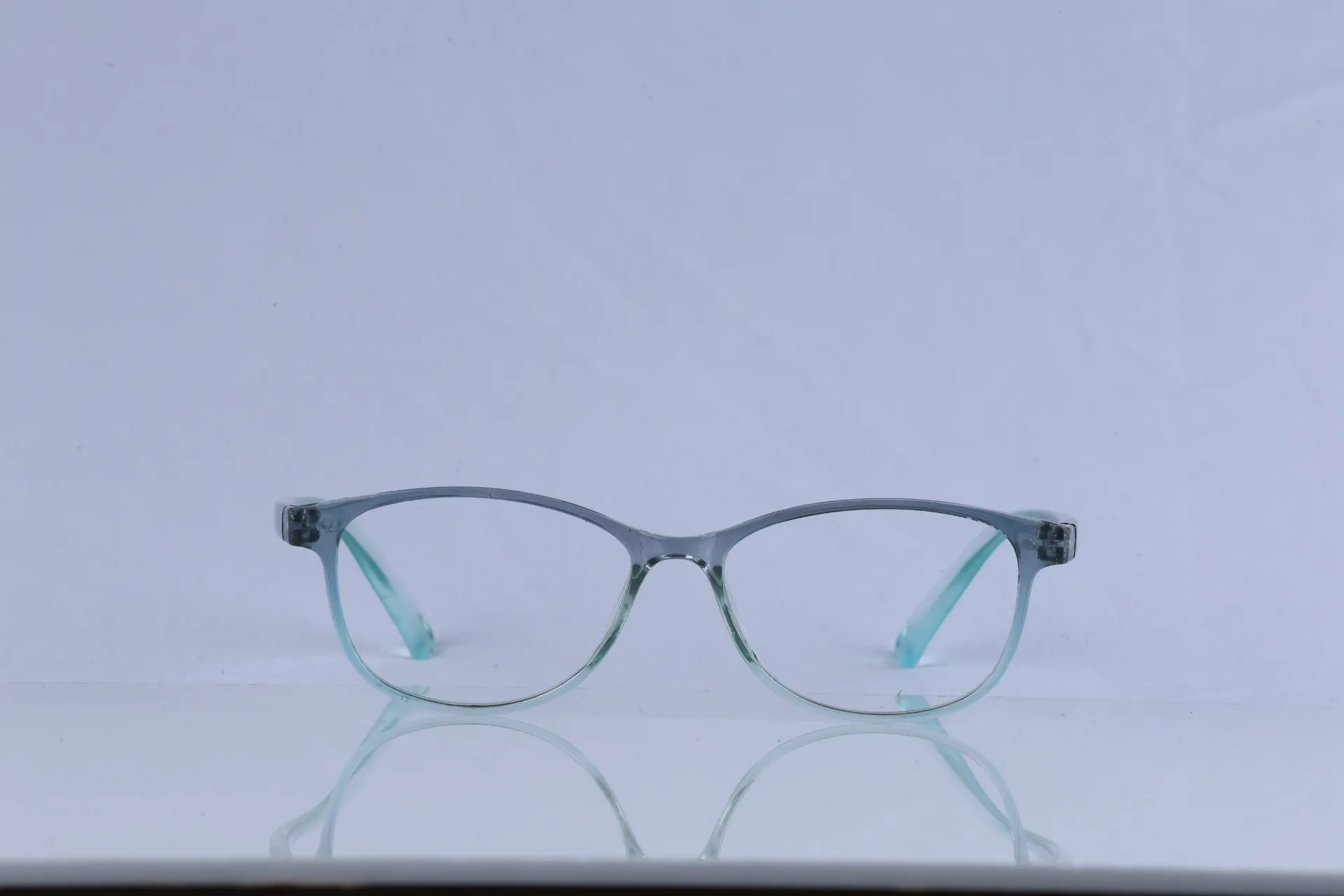 Slim Cat-Eye Gradient Frames in Slate-to-Aquamarine