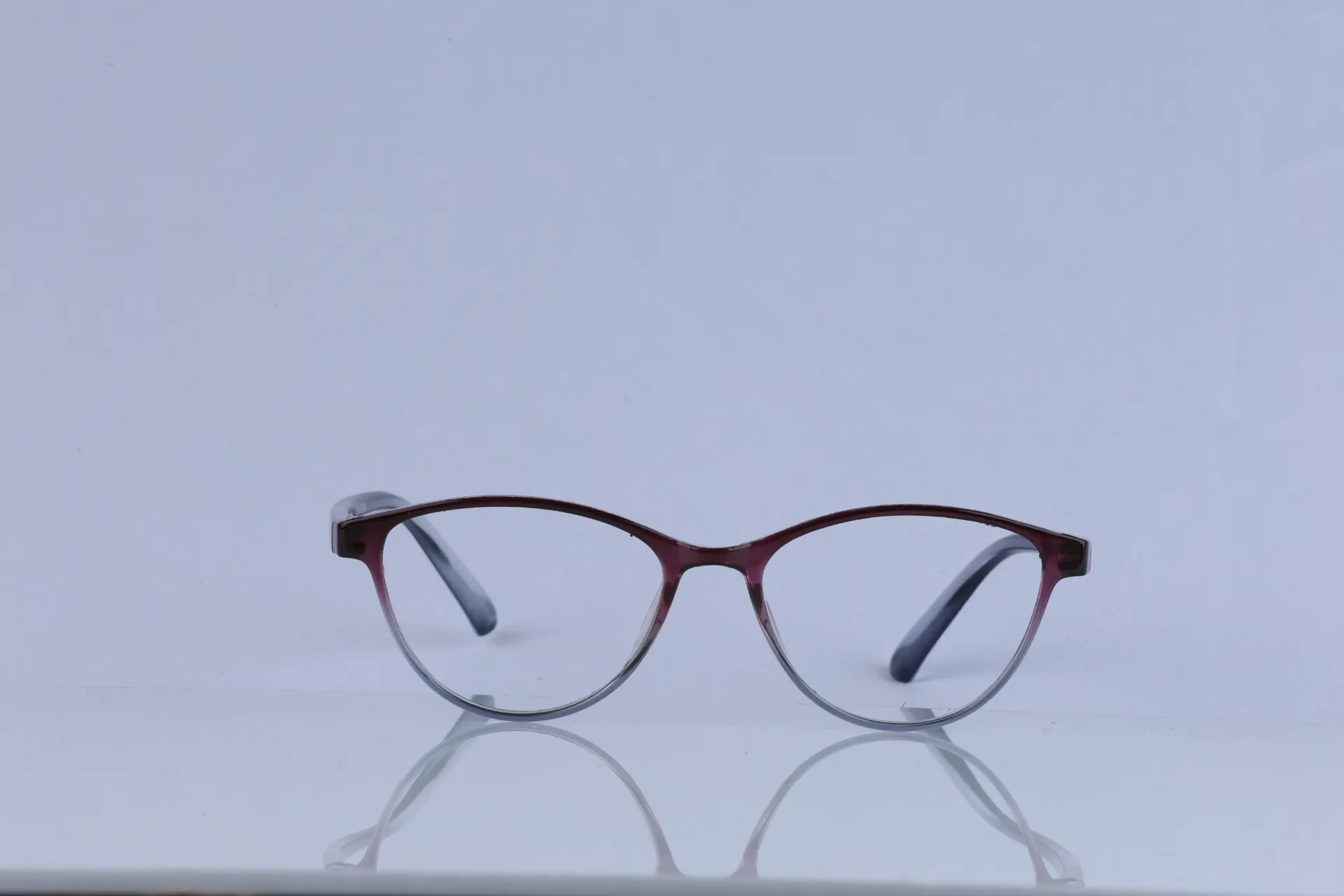 Slim Cat-Eye Gradient Frame in Mulberry-to-Mist