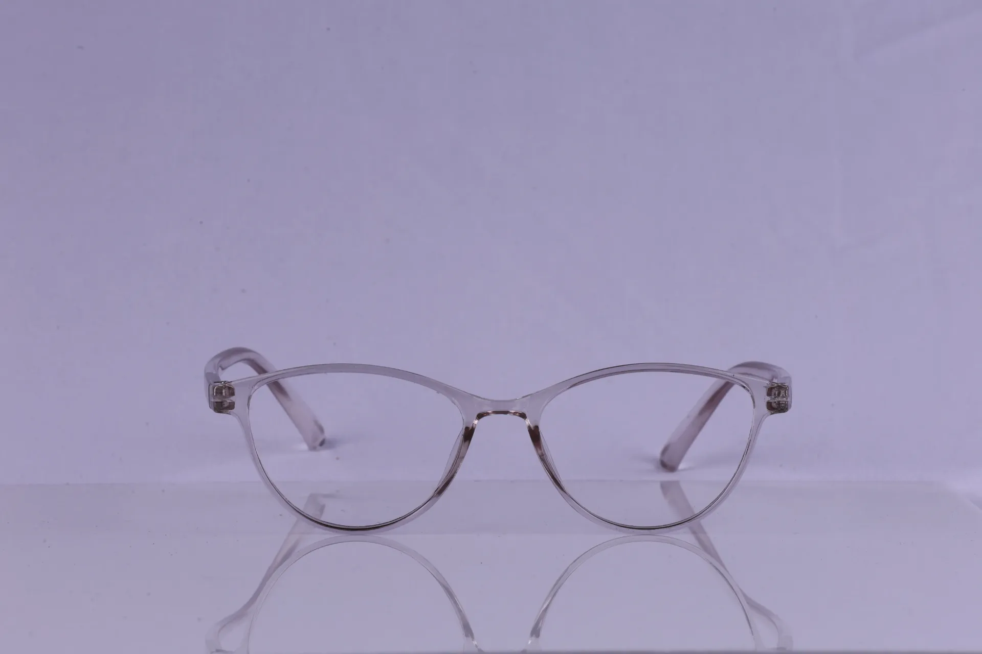 Slim Cat-Eye Frames in Crystal Clear Champagne